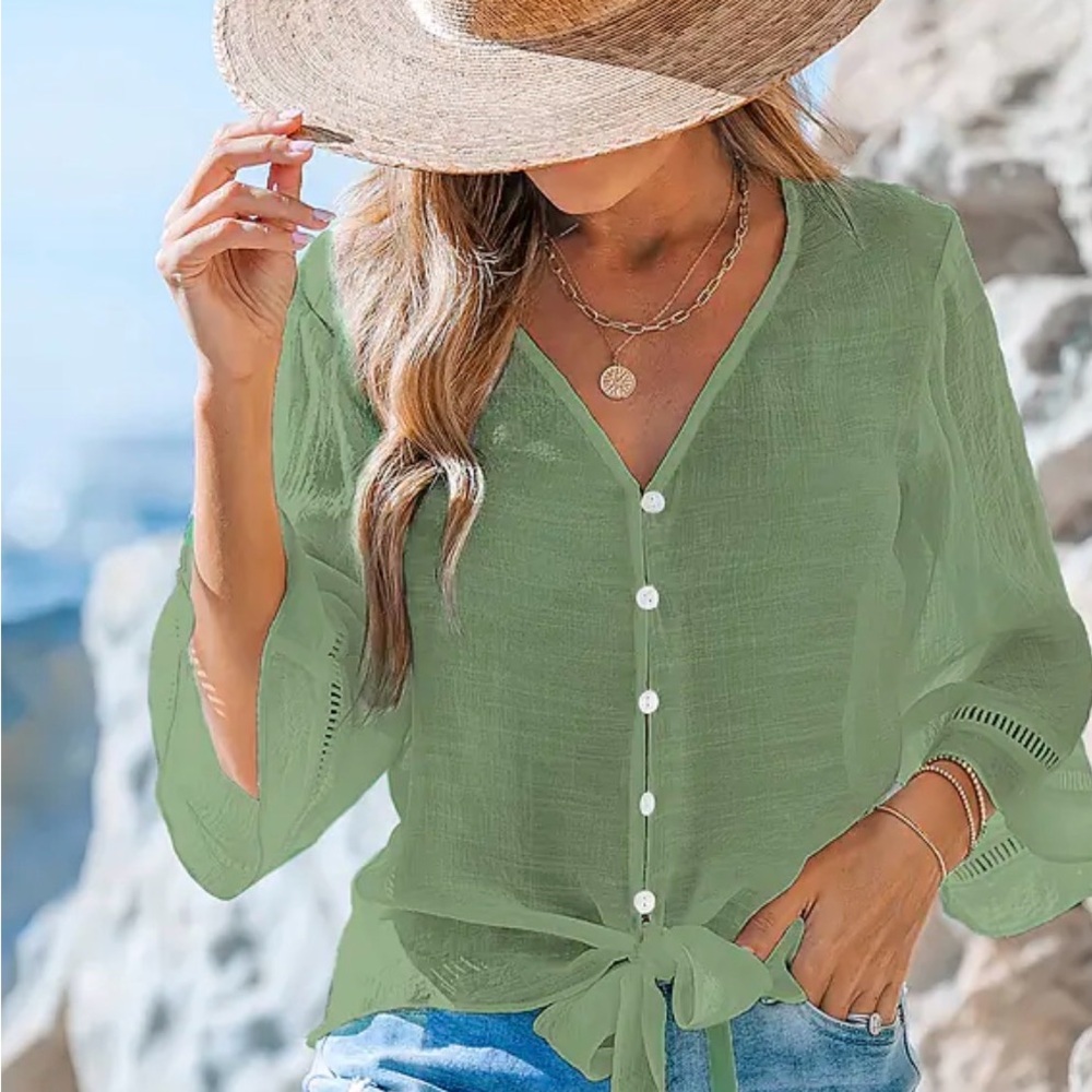 Cupshe Light Green Button-Down Shirt medium